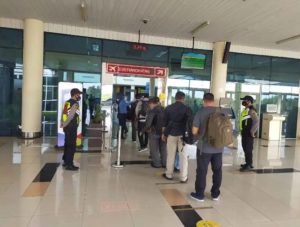 Polsek Bandara Internasional Raja Haji Fisabilillah Melaksanakan Pengamanan Dan Himbauan Protokol Kesehatan