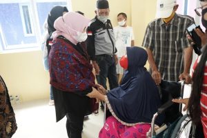 Rahma Walikota Tanjungpinang Bantu Renovasi RTLH dan Alat Rumah Tangga di Teluk Keriting