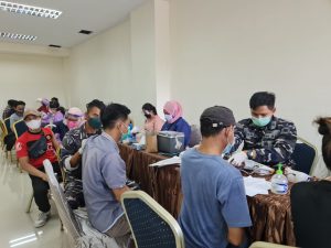 Lanal Batam Bersama Dinkes Batam Gencar Berikan Vaksin Covid-19 Untuk Masyarakat Batam