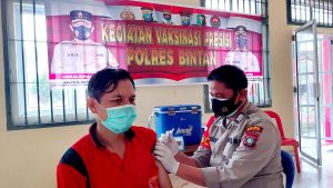 Polres Bintan Laksanakan Vaksinasi Presisi Tahap 2 di Lembaga Pemasyarakatan Narkotika Kelas IIA Tanjungpinang