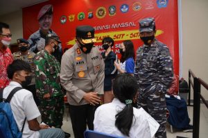 Terjun Langsung Kapolda Kepri Tinjau Pelaksanaan Vaksinasi Pelajar SLTP dan SLTA Bersama Kominda