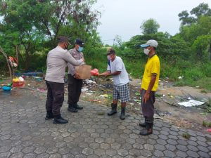 Polres Karimun Berbagi Nasi Kotak di Masa PPKM Mikro Level III