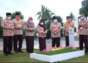 Peringati Hari Pramuka, Rahma Walikota Tanjungpinang Ikut Serta Ziarah Makam Pahlawan