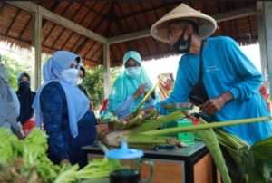 Walikota Tanjungpinang Rahma Bantu Petani Lokal Serta Ajak Belanja di Gerai Pangan Kelompok Tani