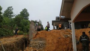 Turun Langsung Kelapangan Kapolres Bintan Tinjau Lokasi Banjir dan Tanah Longsor di Bintan Utara