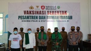 Kapolres Bintan Hadiri Vaksinasi Merdeka Serentak di Pesantren Mamba’us Sholihin