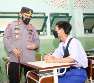 Tinjau Serbuan Vaksin di Kalbar, Kapolri Tekankan Penguatan Prokes dan Percepatan Vaksinasi