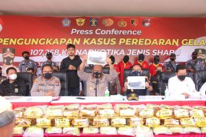 Sat Narkoba Polresta Barelang dan Bea Cukai Kepri Ungkap Jaringan Internasional Peredaran Gelap Narkotika Jenis Shabu Seberat 107,258 Kilo Gram