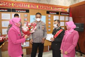 Dipimpin Langsung Kapolres Karimun Lepas Anggota dalam Wisuda Purna Bakti Polri