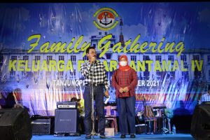 Stand up comedy Mongol Semarakkan Acara Family Gathering Keluarga Besar Lantamal IV