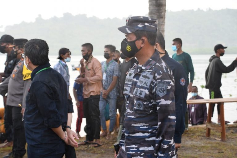 Laksamana Pertama TNI Indarto Budiarto Hadiri Penanaman Mangrove dan Pelepasan Burung Elang Laut di Pulau Setokok