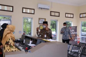 Semangati Jajarannya, Wakil Walikota Tanjungpinang Endang kunjungi Kantor Lurah dan Puskesmas