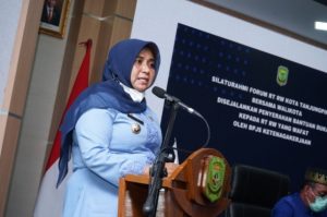 Silaturahmi Bersama Forum RT/RW, Wako Rahma Serahkan Bantuan Duka