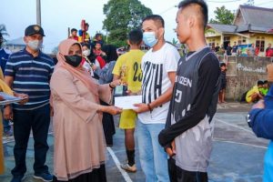 Rahma Walikota Tanjungpinang Tutup Turnamen Sepak Bola dan Volly Se-Kelurahan Dompak