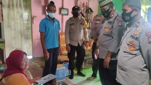 Jum’at Berkah, Kapolres Karimun Bantu Penderita Penyakit Stroke