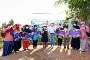 Walikota Tanjungpinang Rahma Serahkan Bantuan Kepada Petani dan Peternak