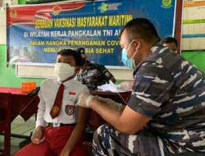 TNI AL – LANAL Ranai Gelar Serbuan Vaksinasi Untuk Anak Sekolah Dasar di Natuna