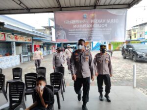 Kapolres Karimun Meninjau Langsung Kegiatan Vaksinasi