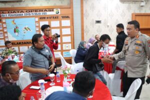 Kabid Humas Polda Kepri besama Ketua Informasi Publik dan Kapolres Karimun Gelar Coffe Morning Bersama Wartawan di Polres Karimun.