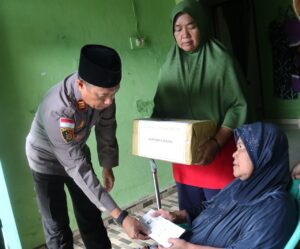 Dipimpin Langsung Oleh Kapolsek Bintan Timur AKP Suardi di Hari Jum’at Berkah, Polsek Bintim Kunjungi Warga Lansia Yang Sakit Menahun.