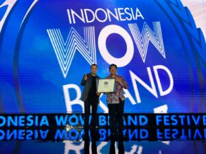 Dihadiri Sekitar 400 Brand Enthusiast dari Lebih 300 Brand Terbaik Indonesia, JNE Raih Penghargaan Gold Champion Kategori Courier Service Indonesia WOW Brand 2023.